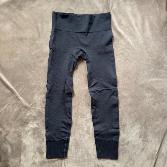 Lululemon Ribbed Leggings- Gray- Size 8/ M - Picture 3 of 4